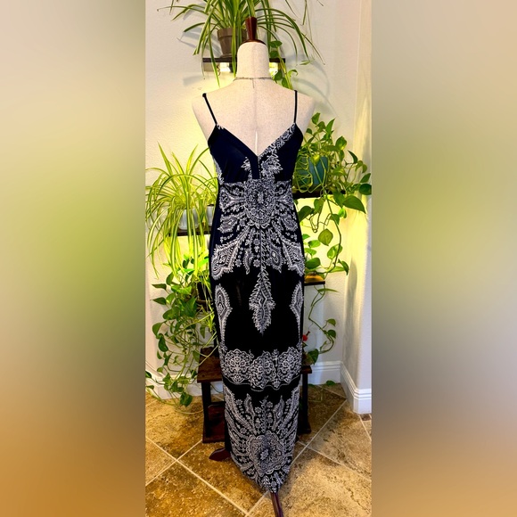 Elegant Navy and White Spaghetti Strap Dress - Picture 2 of 13